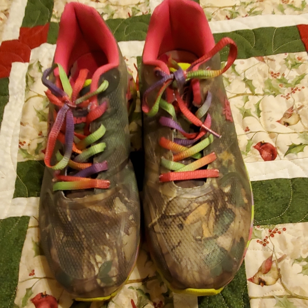 SHOES - Picture 5 of 6